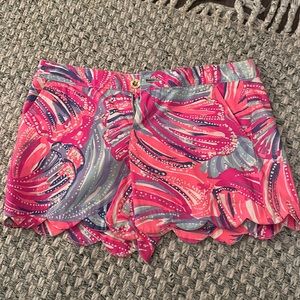 Lily Pulitzer buttercup short size 4